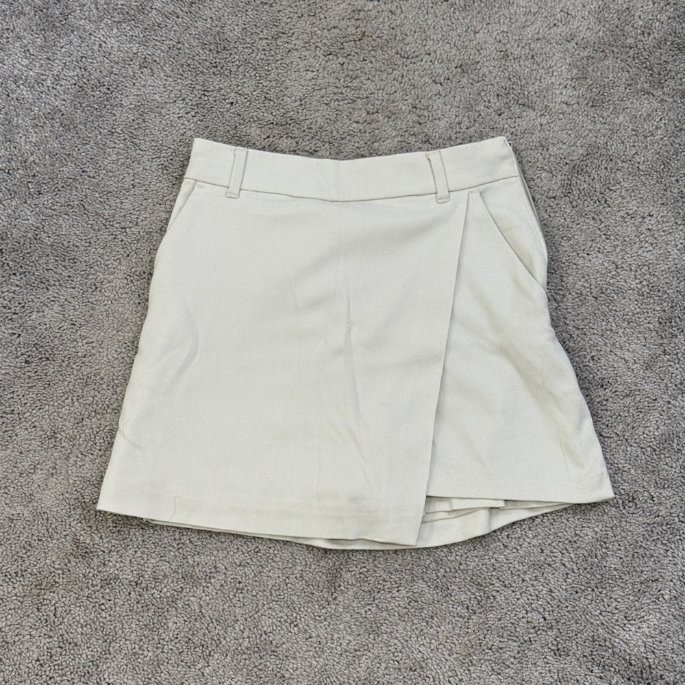 Hollister Cream Skort